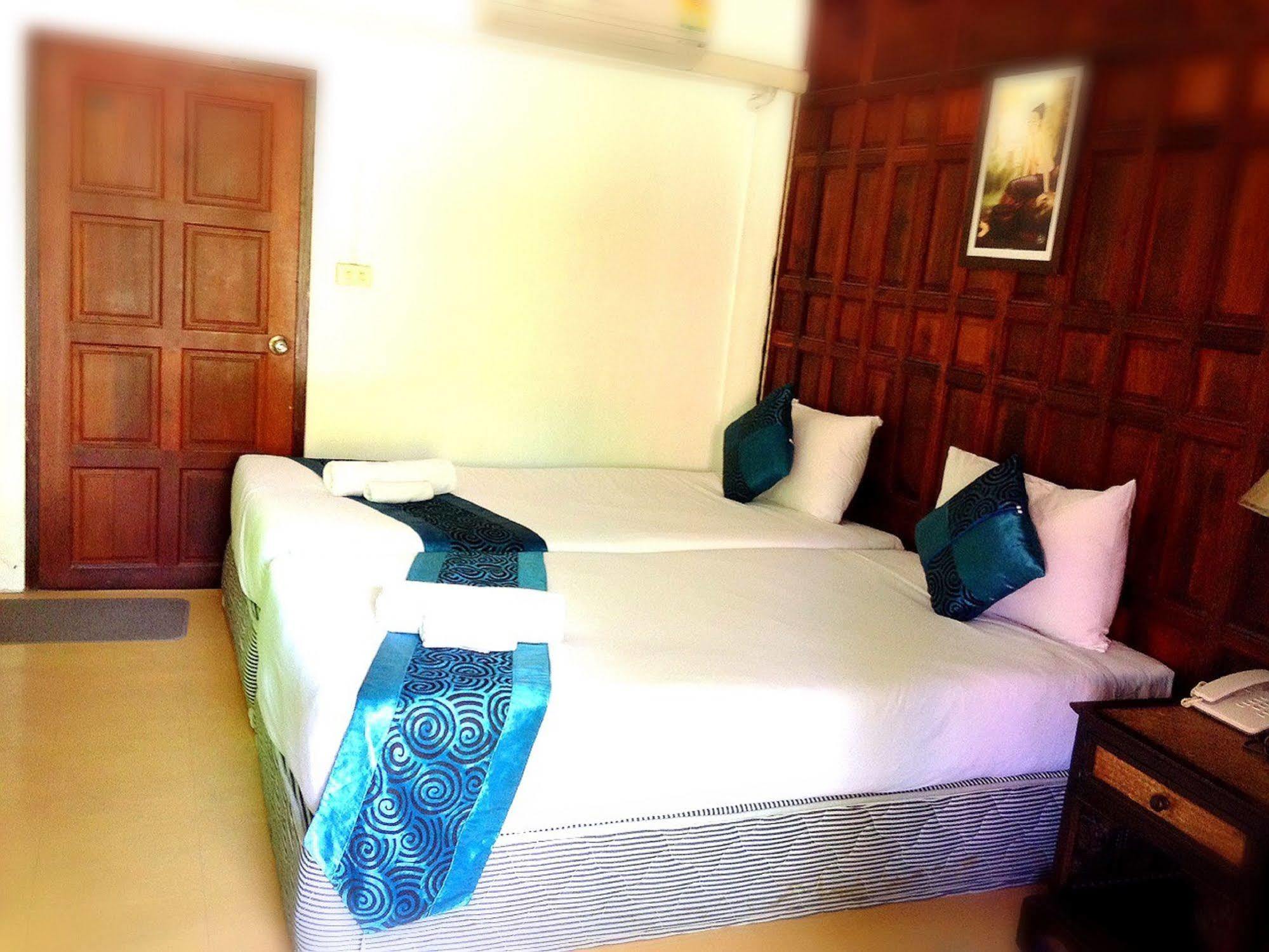 Jaroenrat Resort Samut Songkhram Exterior photo