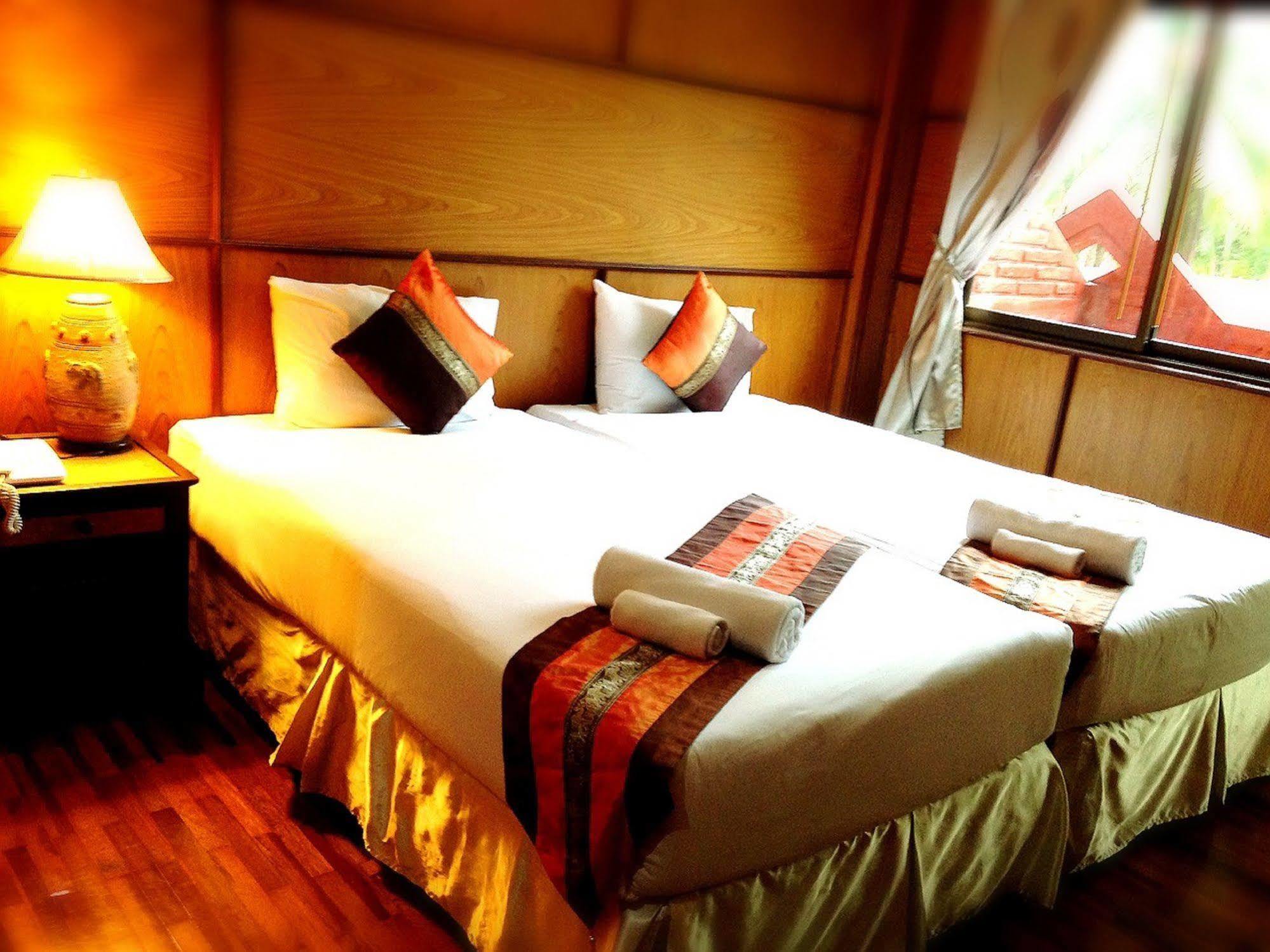 Jaroenrat Resort Samut Songkhram Exterior photo